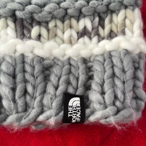 NWOT women’s NorthFace winter hat - Picture 2 of 3